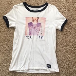 Taylor Swift 1989 tour T-shirt